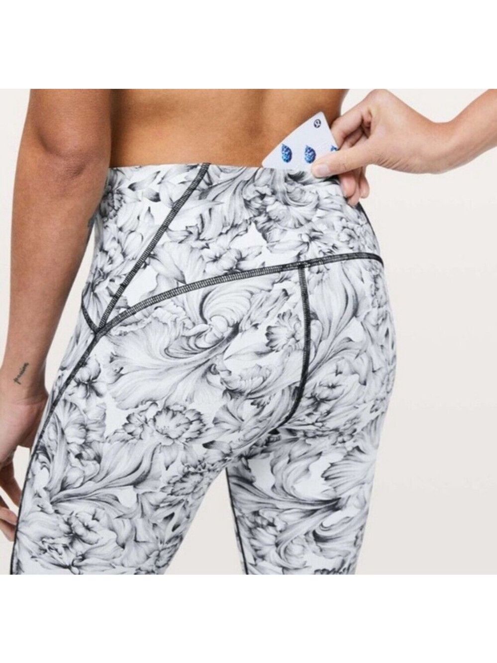 Lululemon Leggings Sz 6 Train Times 7/8 Pant Light Garden White Black Floral - Picture 8 of 13